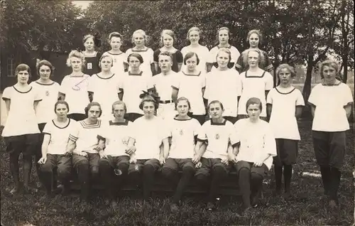 Foto Ak Deutscher Turnerverein, Turnerinnen, Gruppenbild
