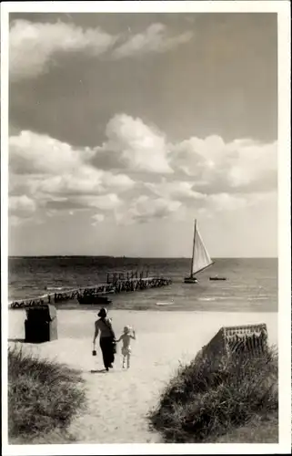 Ak Scharbeutz in Ostholstein, Bootssteg, Segelboot