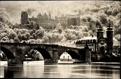 Ak Heidelberg am Neckar, Morgensonne über Brücke und Schloss