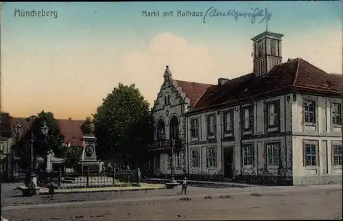 Ak Müncheberg Märkisch Oderland, Markt, Rathaus, Denkmal