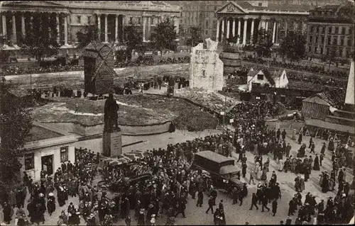 Ak London England, Trafalgar Square, Nachstellung 1. Weltkrieg