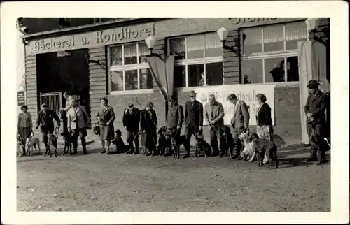 Foto Ak DDR, Herbst-Prüfung, Jagdhunde, Konditorei und Bäckerei