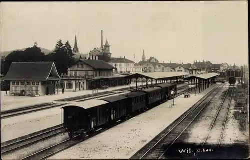 Foto Ak Wil Kanton St. Gallen Schweiz, Bahnhof, Bahnsteige, Eisenbahn