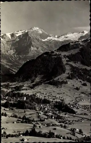 Ak Gstaad Saanen Kanton Bern, Gesamtansicht mit Wildhorn