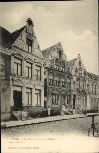 Ak Ypres Ypern Westflandern, Häuserreihe