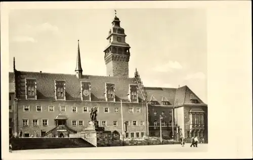 Ak Zeitz im Burgenlandkreis, Rathaus mit VVN-Denkmal