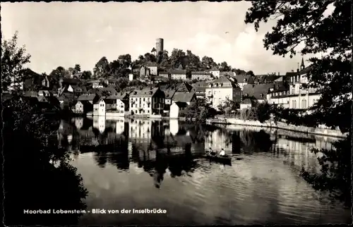 Ak Lobenstein im Saale Orla Kreis, Blick von der Inselbrücke auf den Ort, Boote