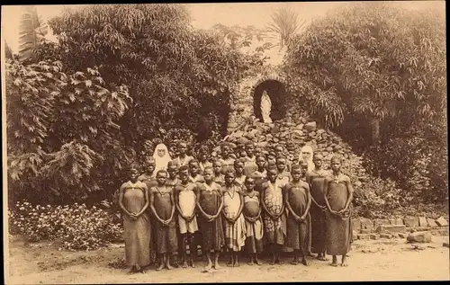 Ak Mission in Afrika, Nonnen, Afrikaner, Gruppenbild
