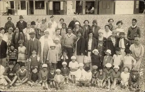 Foto Ak Cayeux Somme, Urlauber am Strand, Gruppenbild