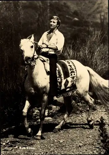 Ak Schauspieler Rolf Römer, Filmszene Tecumseh, Pferd