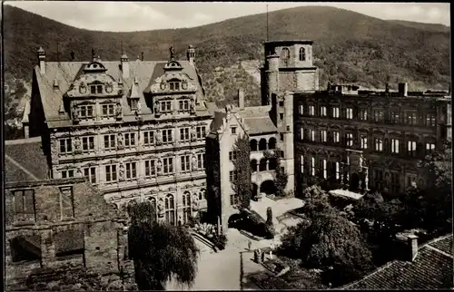 Ak Heidelberg am Neckar, Schlosshof
