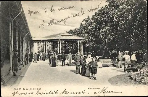 Ak Bad Nauheim in Hessen, Kurbrunnen, Spaziergänger