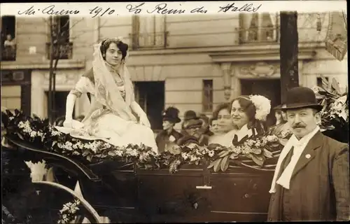 Foto Ak Adlige in der Kutsche, Festzug, Fest, La Reine des Halles