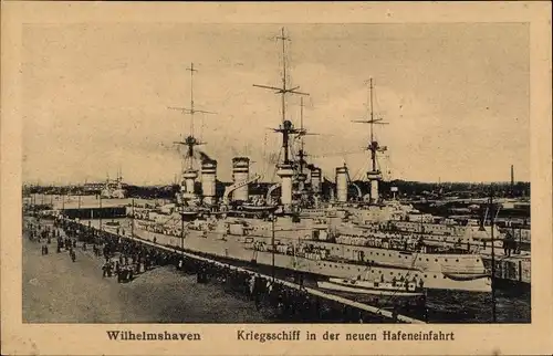 Ak Wilhelmshaven in Niedersachsen, Kriegsschiff in der neuen Hafeneinfahrt