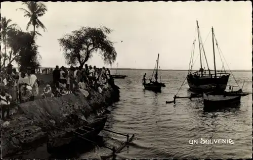 Ak Mitsinjo Madagaskar, Hafen, Boote, Anwohner