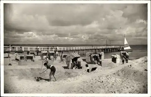 Foto Ak Ostseebad Niendorf Timmendorfer Strand, Seebrücke, Strand, Segelboot