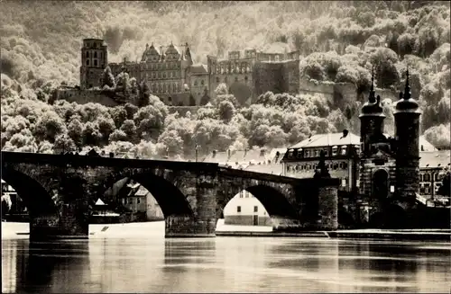 Ak Heidelberg am Neckar, Morgensonne über Brücke und Schloss
