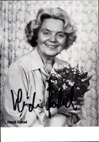 Ak Schauspielerin Heidi Kabel, Portrait mit Blumenstrauß, Autogramm