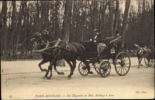 Ak Paris, Kutscherin mit Passagier