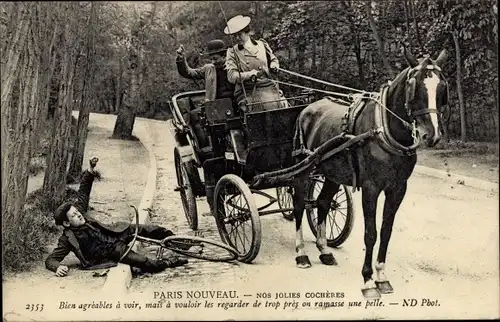 Ak Paris, Nos Jolies Cocheres, Kutscherin überfährt Radfahrer