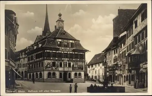 Ak Stein am Rhein Kanton Schaffhausen, Rathaus mit alten Häusern