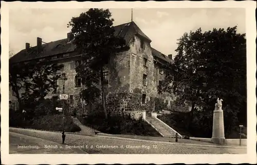 Ak Tschernjachowsk Insterburg Ostpreußen, Schloss, Denkmal der Gefallenen Ulanen Regiment 12