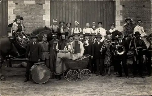 Foto Ak Probsthagen Stadthagen in Niedersachsen, Erntefest 1927, Männer in Kostümen, Kinderwagen