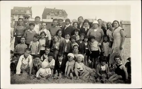 Foto Ak Berck Plage Pas de Calais, Gruppenfoto am Strand