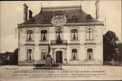 Ak Brienne le Château Aube, Rathaus, Statue Bonaparte