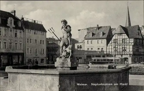 Ak Weimar in Thüringen, Neptunbrunnen am Markt