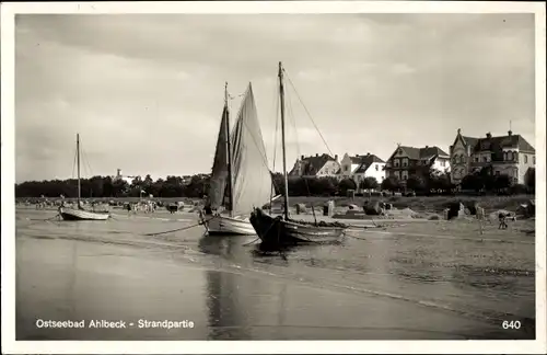 Ak Ostseebad Ahlbeck Heringsdorf auf Usedom, Strandpartie, Segelboot, Strandkörbe