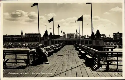 Ak Ostseebad Ahlbeck Heringsdorf auf Usedom, Auf der Seebrücke