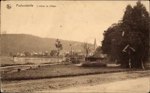 Ak Profondeville Wallonien Namur, Der Eingang zum Dorf, Wegkreuz