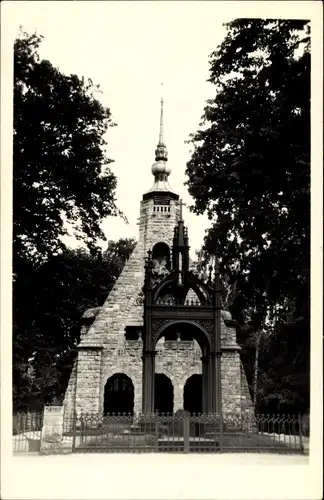 Ak Lützen im Burgenlandkreis, Gustav-Adolf-Kapelle mit Denkmal