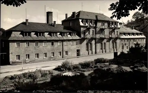 Ak Bad Lobenstein in Thüringen, Partie am Sanatorium, Straßenseite