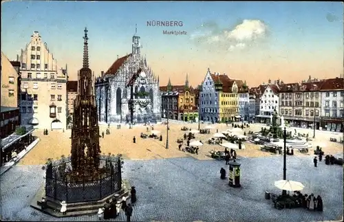 Ak Nürnberg in Mittelfranken, Marktplatz, Denkmal, Giebelhäuser, Passanten