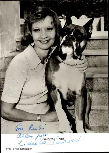 Ak Schauspielerin Liselotte Pulver, Portrait, Autogramm, Bulldogge