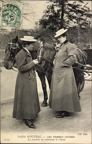 Ak Paris, Kutscherinnen warten auf Passagiere