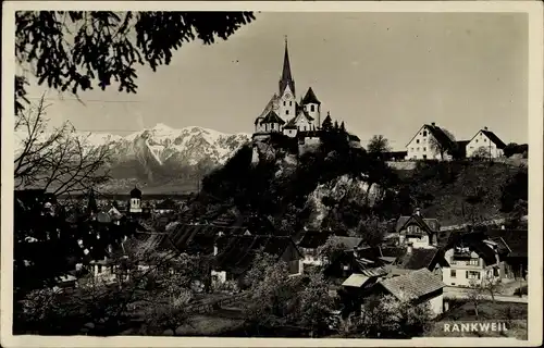 Ak Rankweil in Vorarlberg, Schloss, Panorama vom Ort, Berge