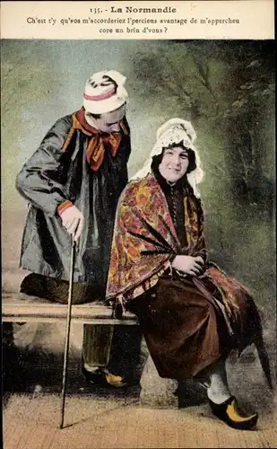 Ak Normandie, Liebespaar in Volkstracht, Kopfbedeckung, Gehstock