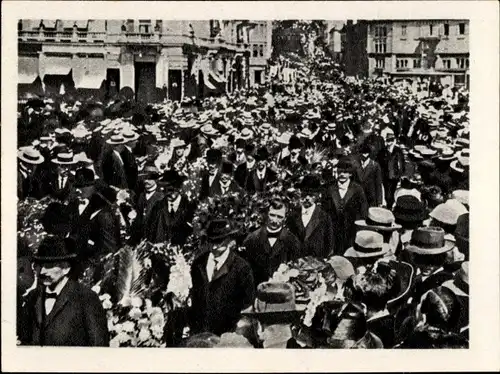 Sammelbild Geschichte der deutschen Arbeiterbewegung Teil II Bild 70, Trauerfeier A. Bebel in Zürich