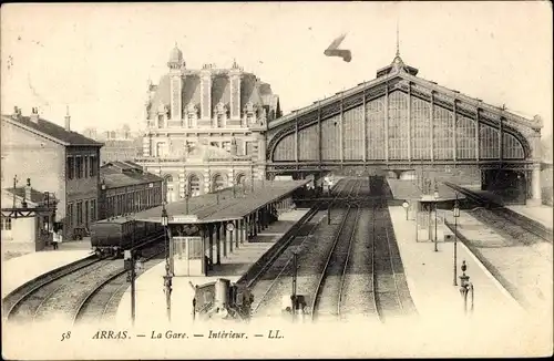 Ak Arras Pas de Calais, Im Bahnhof