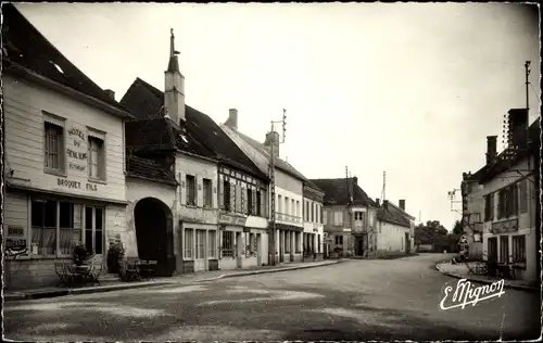 Ak Saint Mards en Othe Aube, Place Gambetta