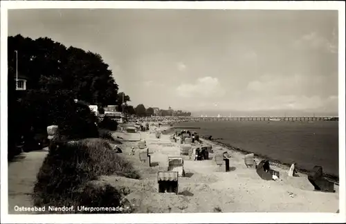 Ak Ostseebad Niendorf Timmendorfer Strand, Uferpromenade, Strandkörbe