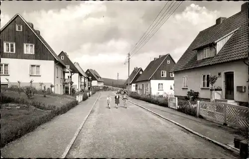 Ak Schulenberg Clausthal Zellerfeld im Oberharz, Ortsteil Neu-Schulenberg, Teilansicht, Kinder