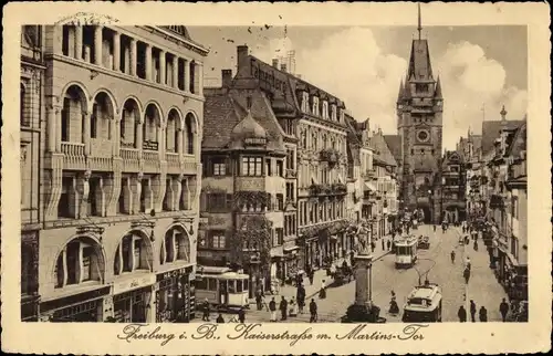 Ak Freiburg im Breisgau, Kaiserstraße, Martins-Tor, Straßenbahn, Passanten