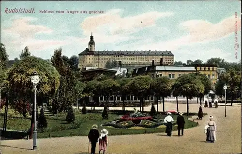 Ak Rudolstadt in Thüringen, Schloss vom Anger aus gesehen, Passanten