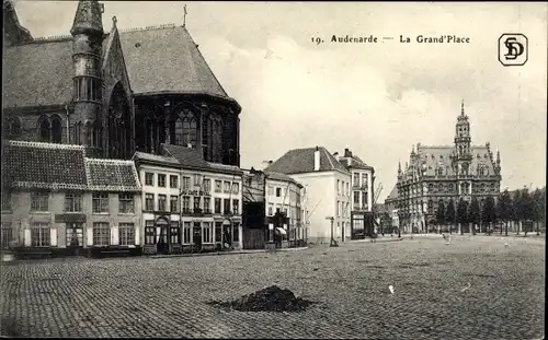 Ak Oudenaarde Ostflandern, La Grand Place, l'Hotel de Ville, Au Cafe Royal, Rathaus