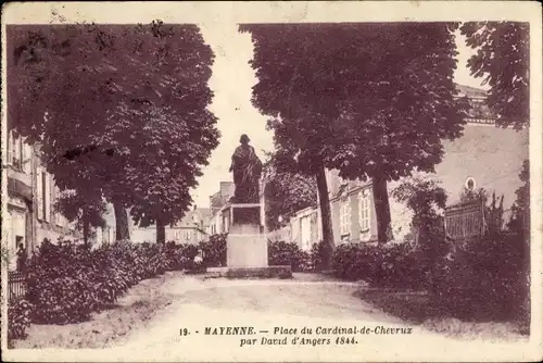 Ak Mayenne, Place du Cardinal de Chevrux von David d&#39;Angers