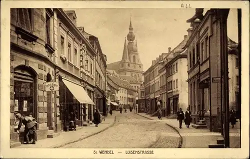 Ak St. Wendel in Saarland, Luisenstraße, Straßenpartie, Kirche